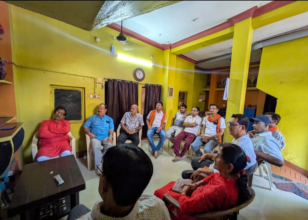 दुर्ग।रिसाली मंडल अध्यक्ष एकनाथ अनुपम साहू ने कार्यकर्ताओं संग सुना मन की बात, प्रधानमंत्री का संदेश।