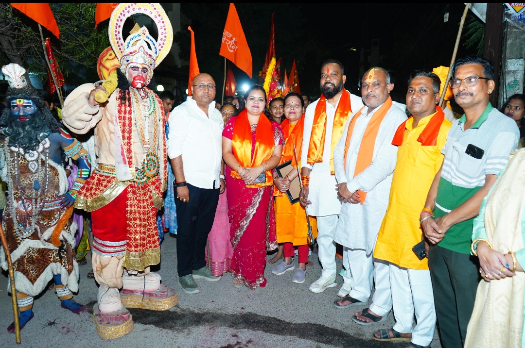दुर्ग। श्री केशरी समिति के तत्वाधान में आयोजित हनुमान जन्मोत्सव एवं भव्य शोभायात्रा में शामिल हुए दुर्ग ग्रामीण विधायक श्री ललित चंद्राकर जी।