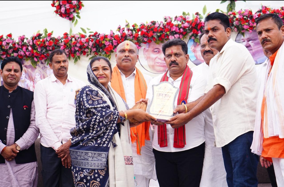 दुर्ग। जामगांव एम में चंद्रनाहु कुर्मी क्षत्रिय समाज दुर्ग राज का 56 वां वार्षिक अधिवेशन संपन्न। मुख्य अतिथि उपमुख्यमंत्री विजय शर्मा एवं दुर्ग ग्रामीण विधायक ललित चंद्राकर हुए शामिल।