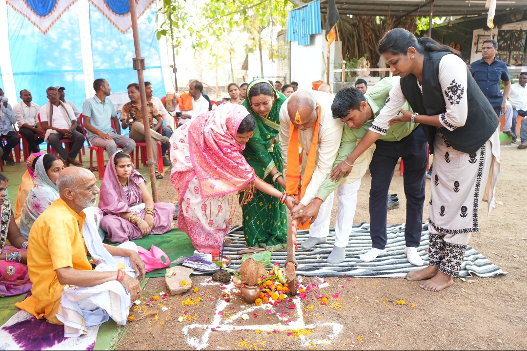दुर्ग ।विधायक ललितचंद्राकर ने ग्राम नगपुरा में यादव समाज सामुदायिक भवन एवं श्री कृष्ण मंदिर  जीर्णोद्धार  का भूमि पूजन करने रखी आधारशिला।