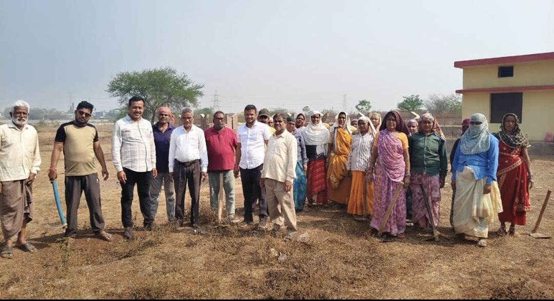 दुर्ग।भाजपा जेवरा सिरसा मंडल ने भाजपा स्थापना दिवस के अवसर स्वच्छता अभियान में शामिल रहे ।