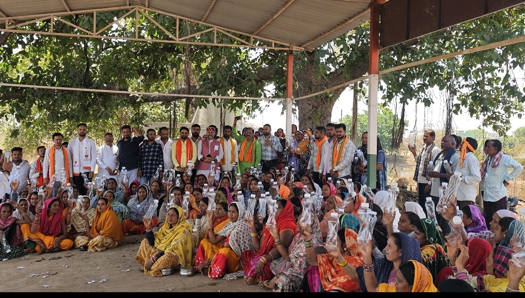 भिलाई। भारतीय जनता पार्टी के 47 वें स्थापना दिवस पर जिला अध्यक्ष सौरभ जायसवाल के नेतृत्व में युवा मोर्चा का बड़ा अभियान।