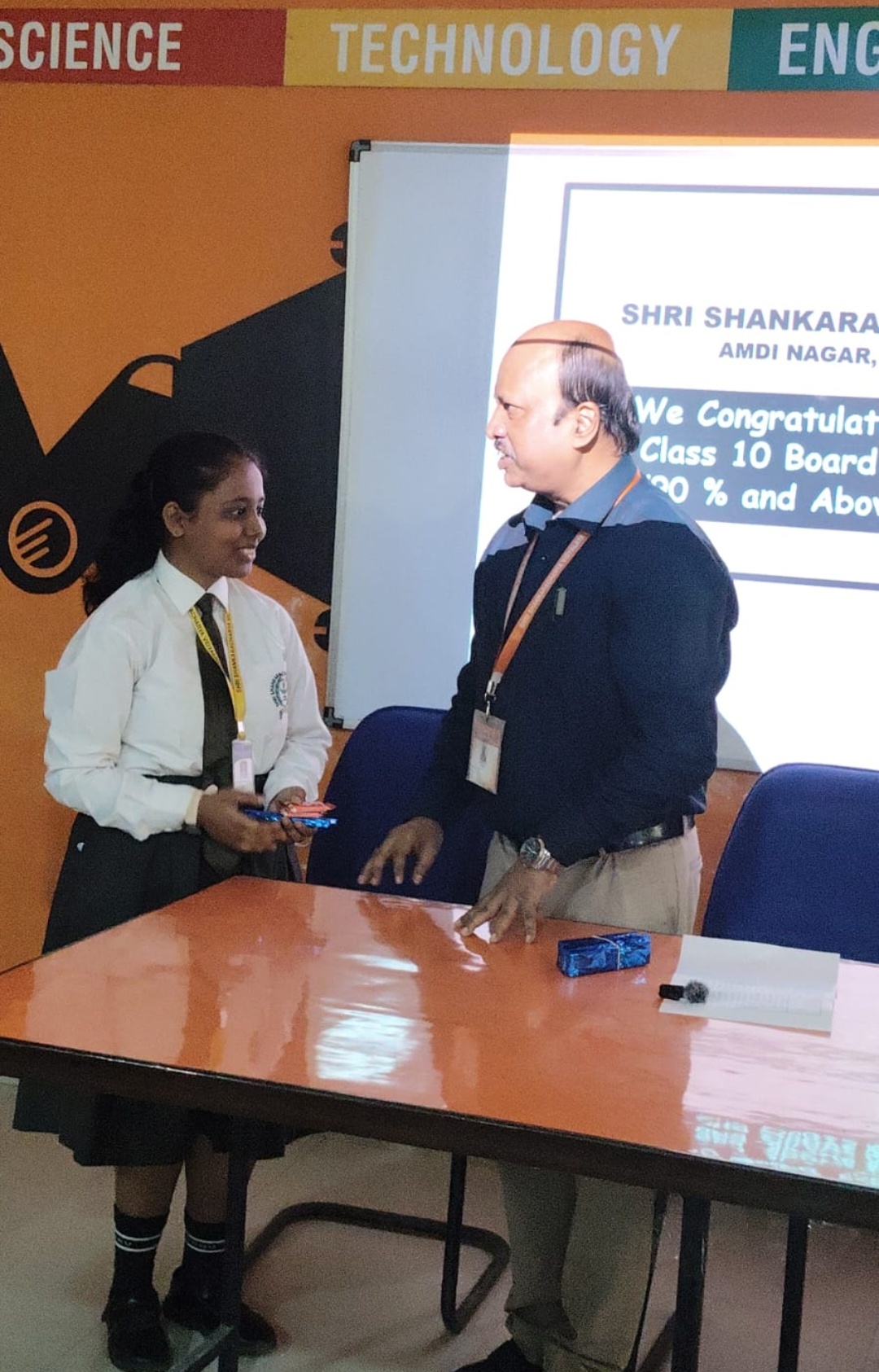 दुर्ग दुर्ग में सीबीएसई 10वीं का शानदार परिणाम, शंकराचार्य विद्यालय हुडको की अनुष्का गुप्ता ने 97% अंक प्राप्त कर किया टॉप। एवं विद्यालय का नाम किया रोशन।