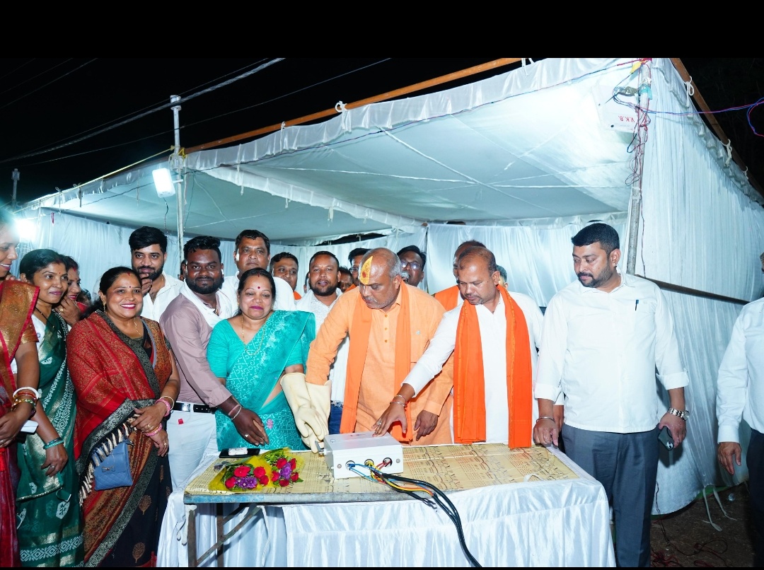 दुर्ग। विधायक श्री ललित चंद्राकर ने किया रुपए 1.95 लाख की लागत से लगे स्ट्रीट लाइट का किया लोकार्पण।
