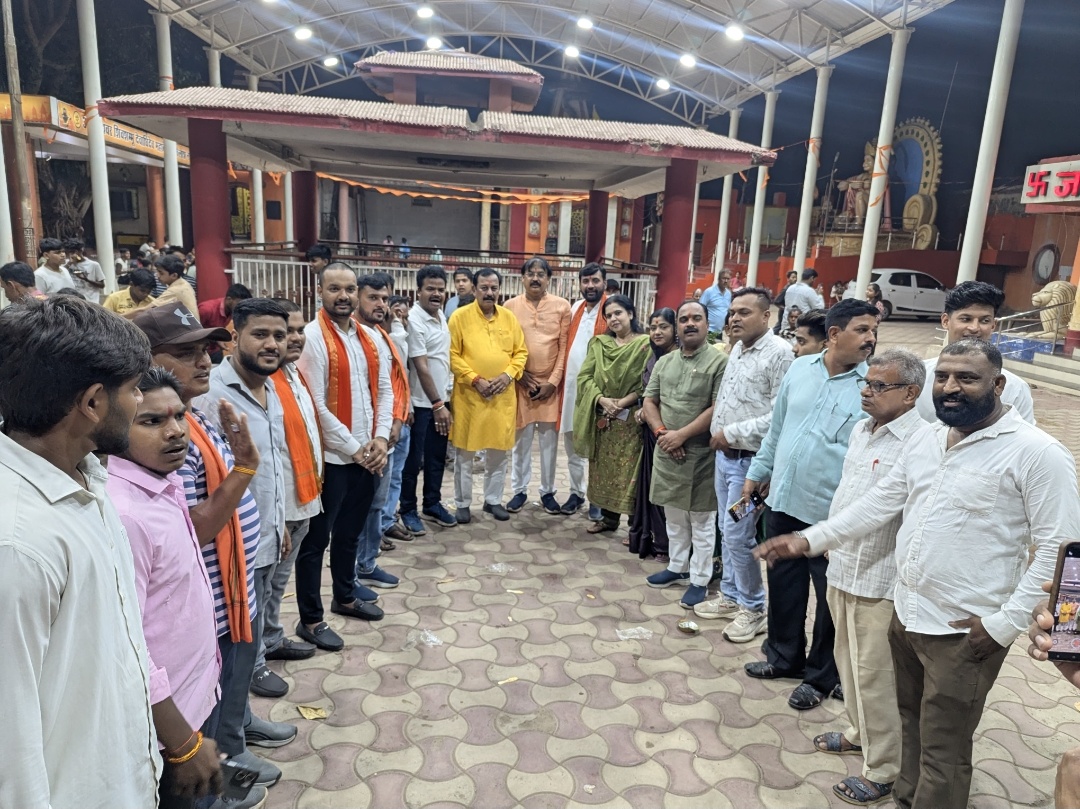 दुर्ग।प्रधानमंत्री श्री नरेंद्र मोदी जी के नेतृत्व मे 12 वर्ष पूर्ण होने पर भिलाई के बैकुंठ धाम मंदिर में विशेष पूजन कार्यक्रम संपन्न हुआ।