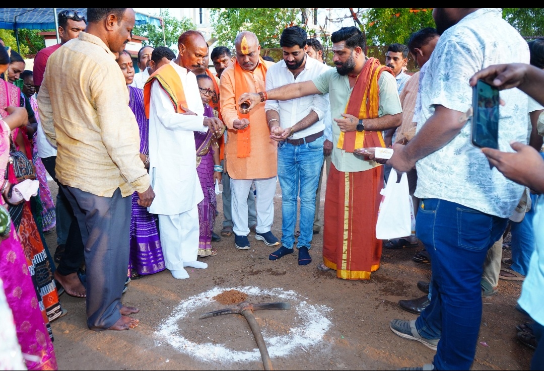 दुर्ग। दुर्ग ग्रामीण विधायक श्री ललित चंद्राकर ने पुरैना वासियों को 149.,21 लाख रुपए के नवीन विकास कार्यों की सौगात दी।