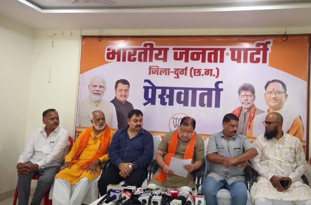 दुर्ग।आपातकाल की 51 वीं बरसी से पहले भाजपा की प्रेस वार्ता, सुनील सोनी ने याद दिलाई इमरजेंसी की यातनाएं।