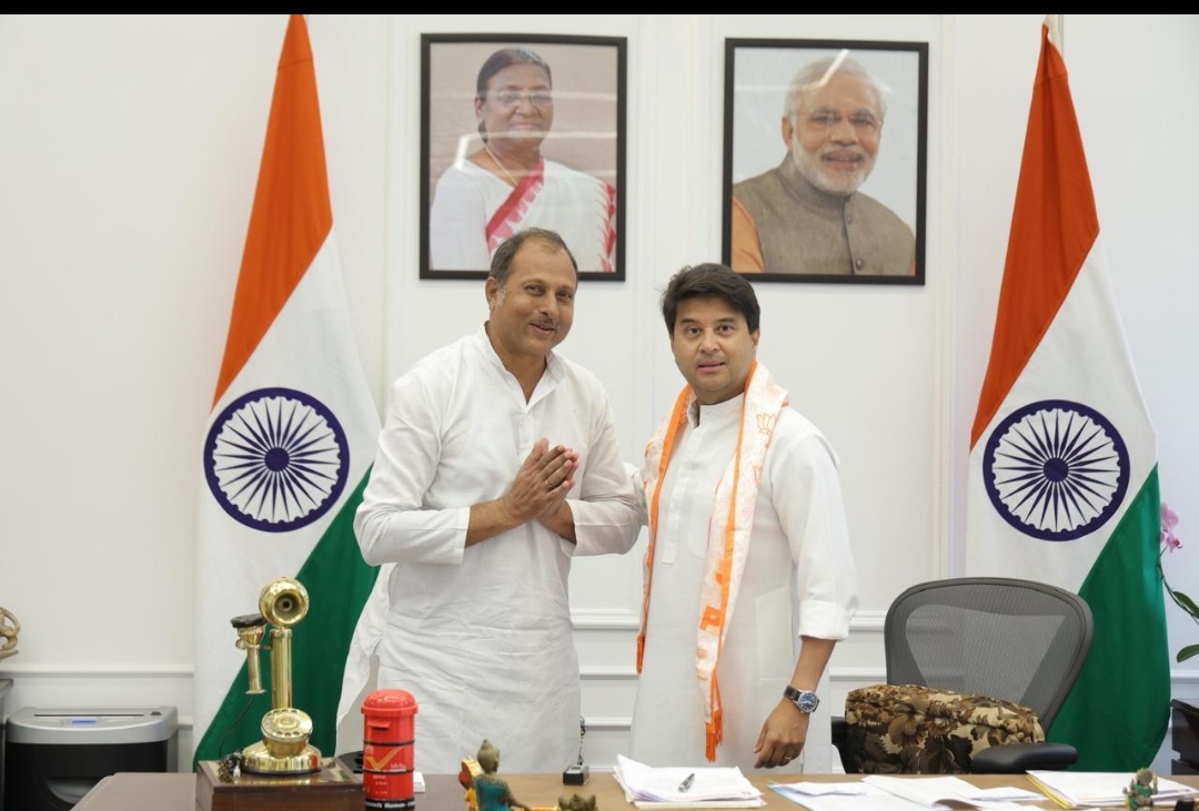 दुर्ग।भाजपा नेता मनीष भंडारी की केंद्रीय मंत्री सिंधिया जी से मुलाकात, छत्तीसगढ़ के गांवों में 4G ,5G विस्तार की मांग।