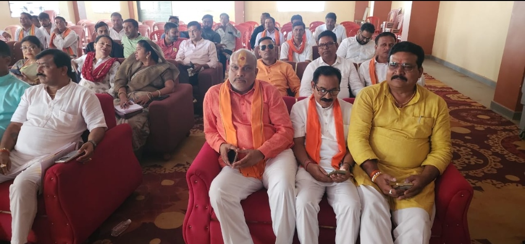 दुर्ग। विधायक श्री ललित चंद्राकर ने धनोरा बूथ क्रमांक199 मेंभाजपा किसान मोर्चा के साथियों के साथ सुना पीएम मोदी का 135 वां संस्करण।