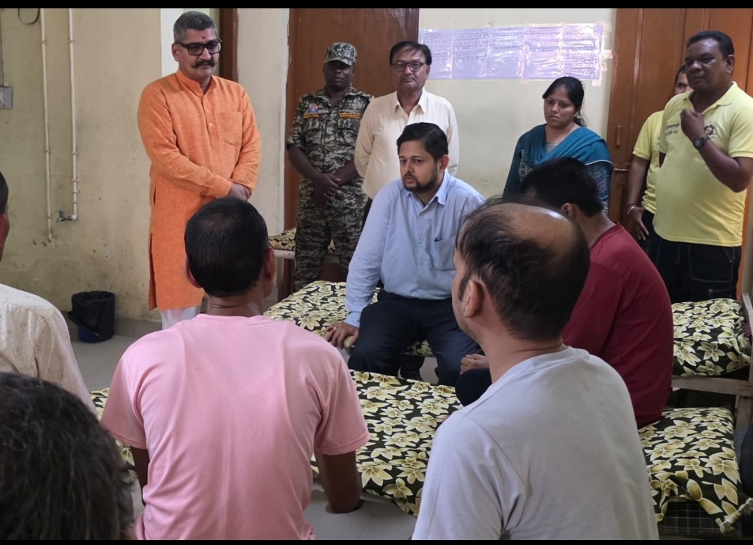 दुर्ग।कलेक्टर ने नशा मुक्ति केंद्र का किया निरीक्षण, व्यवस्थाओं का लिया जायजा।।