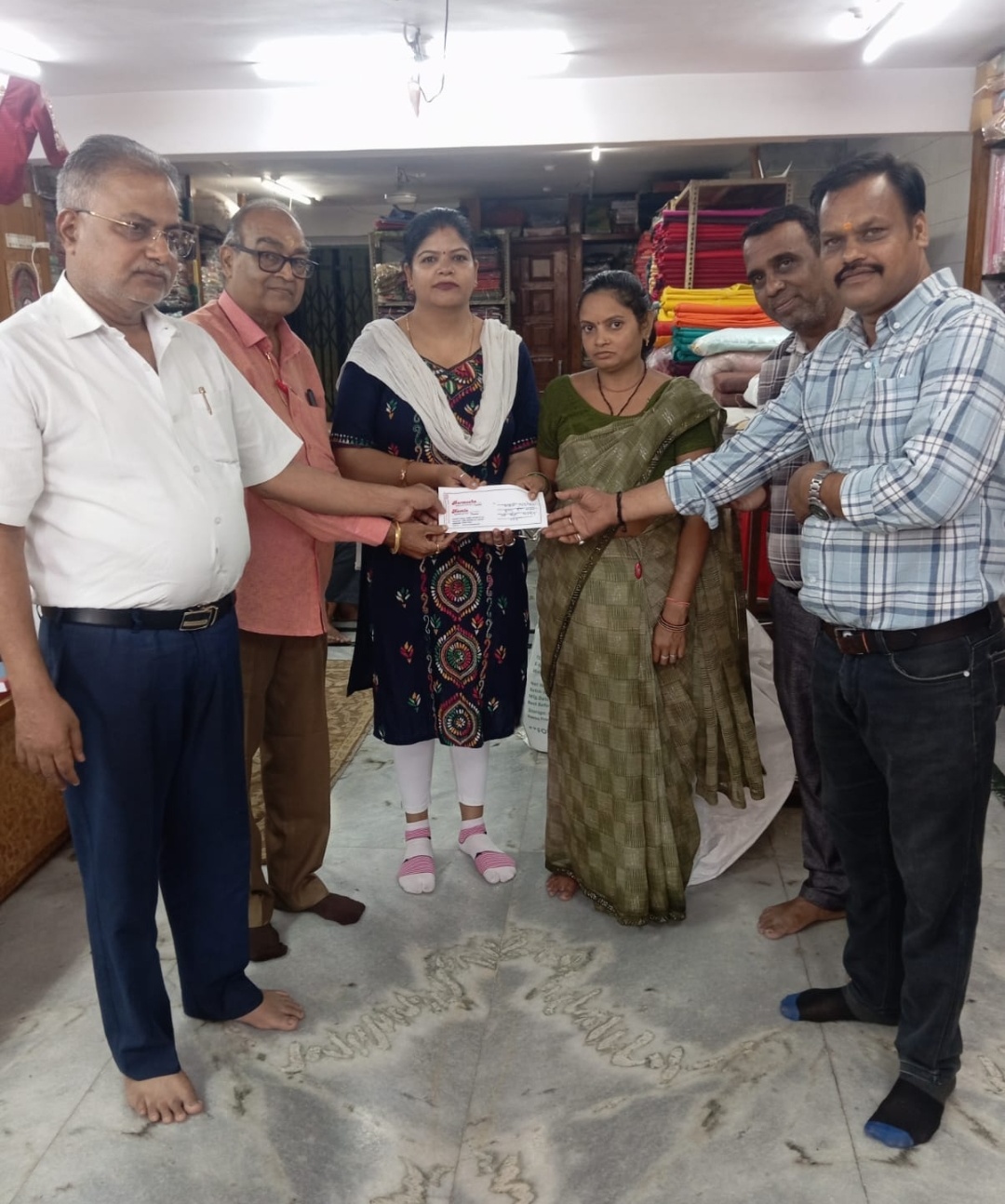 दुर्ग। शिक्षा से बड़ा कोई दान नहीं, आकृति फाउंडेशन ने दो जरूरतमंद बच्चों की स्कूल फीस भरकर जगाई नई उम्मीद।