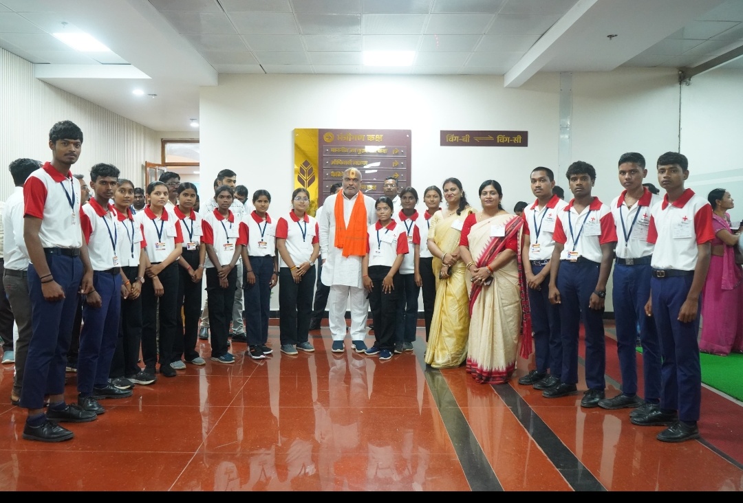 रायपुर। दुर्ग ग्रामीण क्षेत्र के स्कूली बच्चों ने देखी, छत्तीसगढ़ विधानसभा की कार्यवाही।