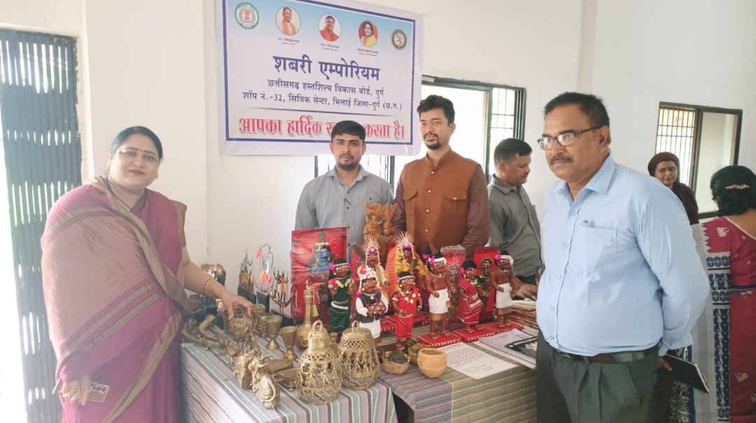 दुर्ग। हस्तशिल्प विकास बोर्ड की अध्यक्ष श्रीमती शालिनी राजपूत वोकल फार लोकल कार्यक्रम में हुई सम्मिलित।