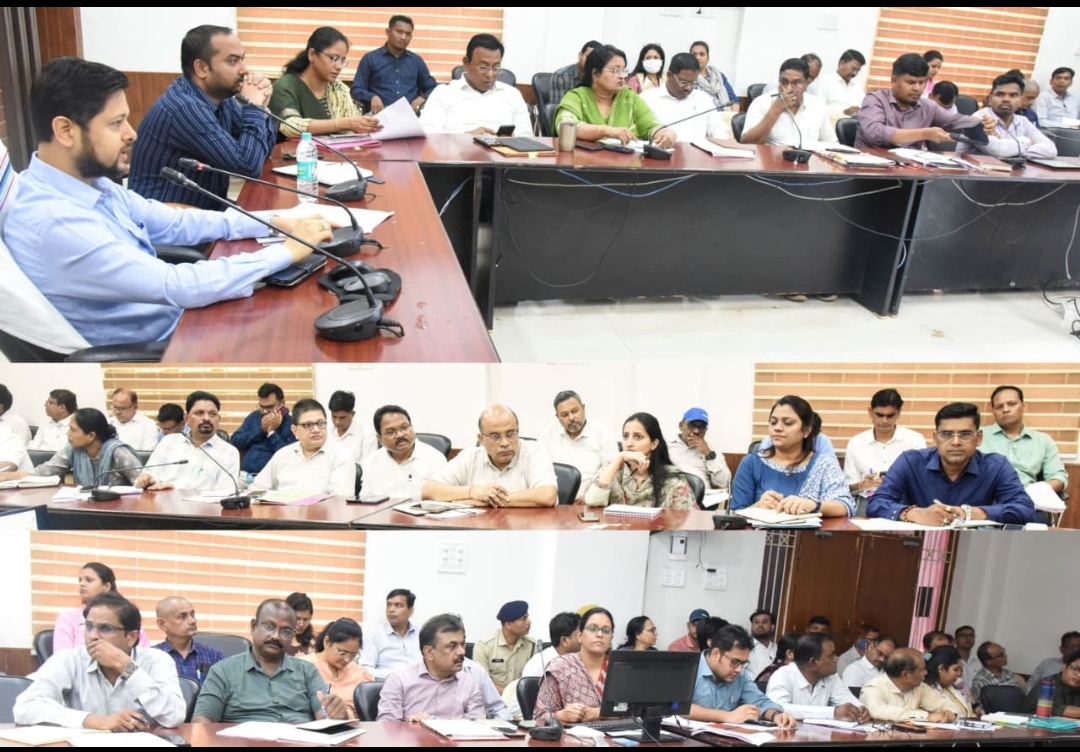 दुर्ग। भुईंया और ई कोर्ट पोर्टल पर लंबित मामलों का 30 दिनों में करें निराकरण। कलेक्टर श्री अभिजीत सिंह।