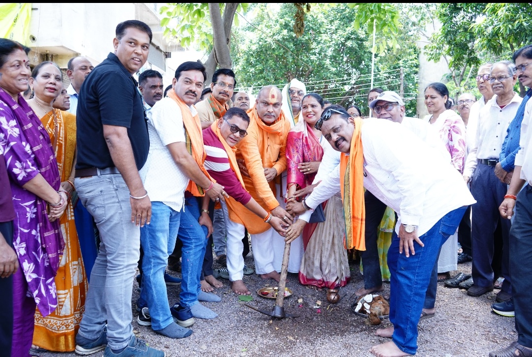 दुर्ग। विधायक ललित चंद्राकर ने रिसाली वार्ड 22 ,24, 25 में एक करोड़ 36 लाख के नवीन विकास कार्यों का किया भूमि पूजन, रखी आधारशिला।