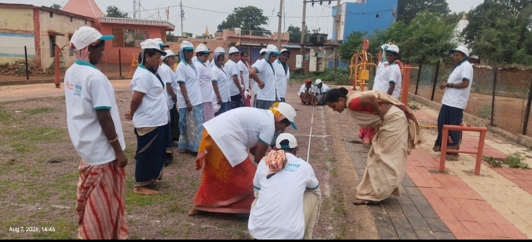 दुर्ग। ग्राम बीरेभाट में 33 महिलाएं सीख रहीं राजमिस्त्री का हुनर।