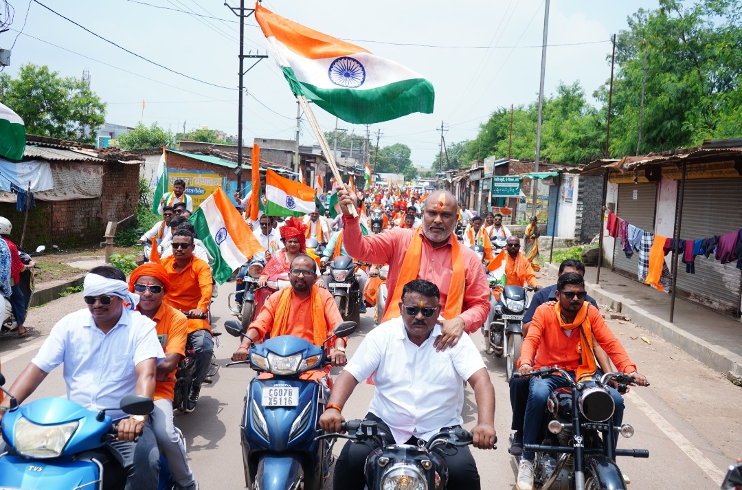 दुर्ग।उतई में निकली भव्य तिरंगा यात्रा ,भारत माता की जयकारों से गूंजा दुर्ग ग्रामीण।