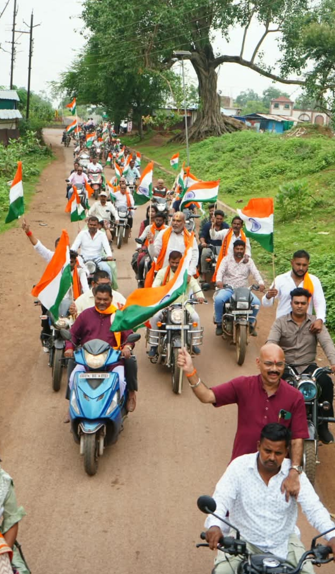 दुर्ग।भाजपा अंजोरा मंडल की भव्य विशाल तिरंगा यात्रा,देशभक्ति के नारों से गूंजा ग्राम अंजोरा।