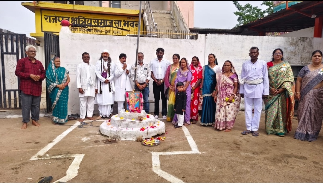 दुर्ग। ग्राम ननकटठी के राजपूत भवन में ध्वजारोहण कार्यक्रम हर्षोल्लास के साथ संपन्न हुआ।
