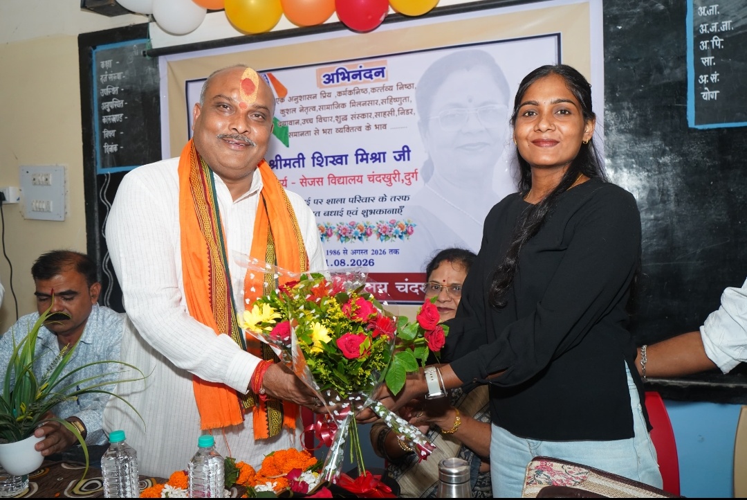 दुर्ग। छत्तीसगढ़ राज्य अलंकरण से सम्मानित कुमारी मोनिका साहू का विधायक ललित चंद्राकर ने किया सम्मान।