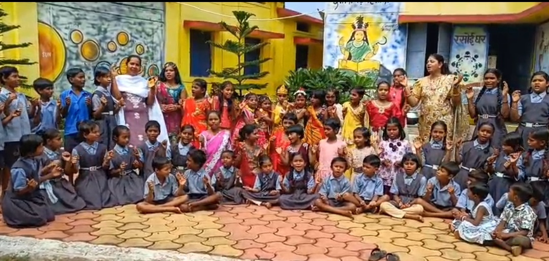 दुर्ग। शासकीय प्राथमिक शाला ढौर  क्रमांक 2 में जन्माष्टमी एवं शिक्षक दिवस का संयुक्त आयोजन संपन्न हुआ।