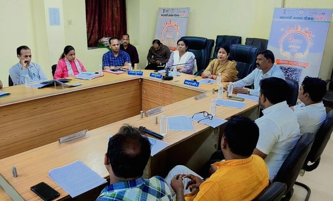 दुर्ग। मुख्य मार्गों के डिवाइडर एवं छतों पर लगे कट आउट होल्डिंग्स की अनुमति होगी निरस्त, विज्ञापन कट आउट लगाने वालों पर होगी एफ आई आर। महापौर अलका बाघमार।