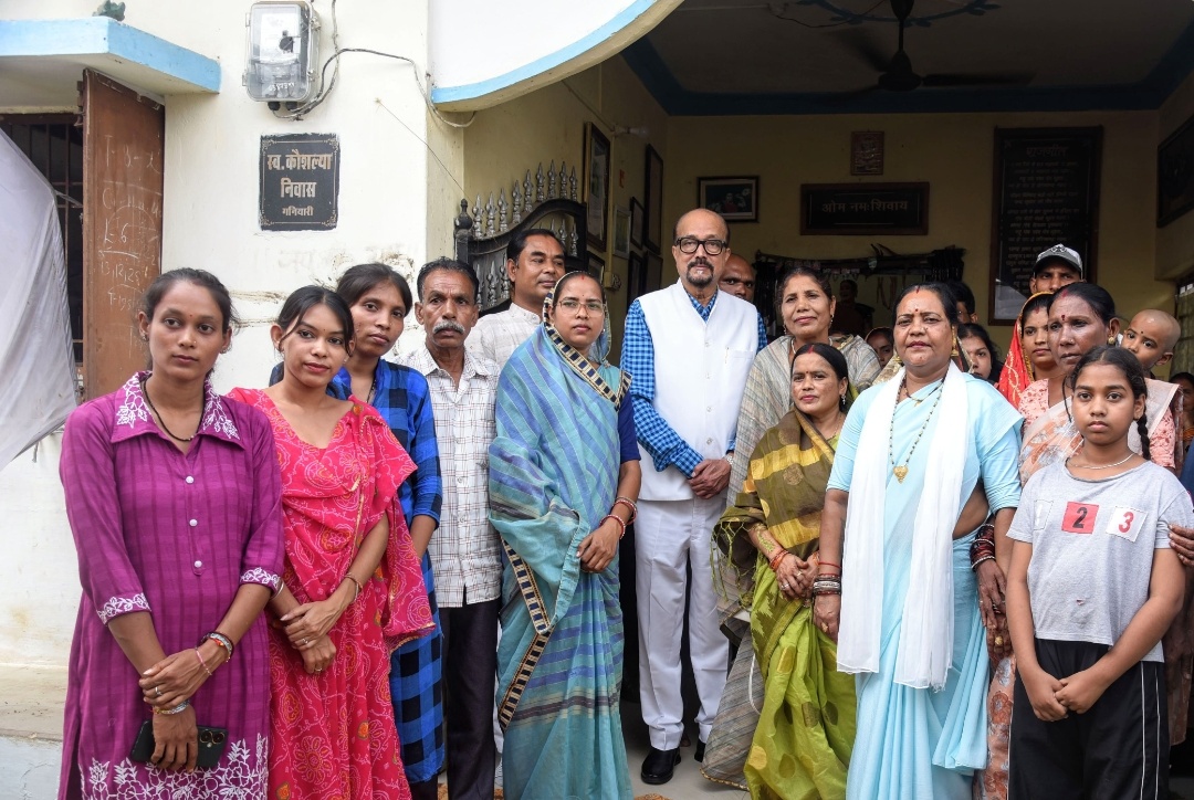 दुर्ग। राज्यपाल पहुंचे,पद्य विभूषण डॉक्टर तीजन बाई के ग्रह  ग्राम गनियारी, परिजनों से की चर्चा।