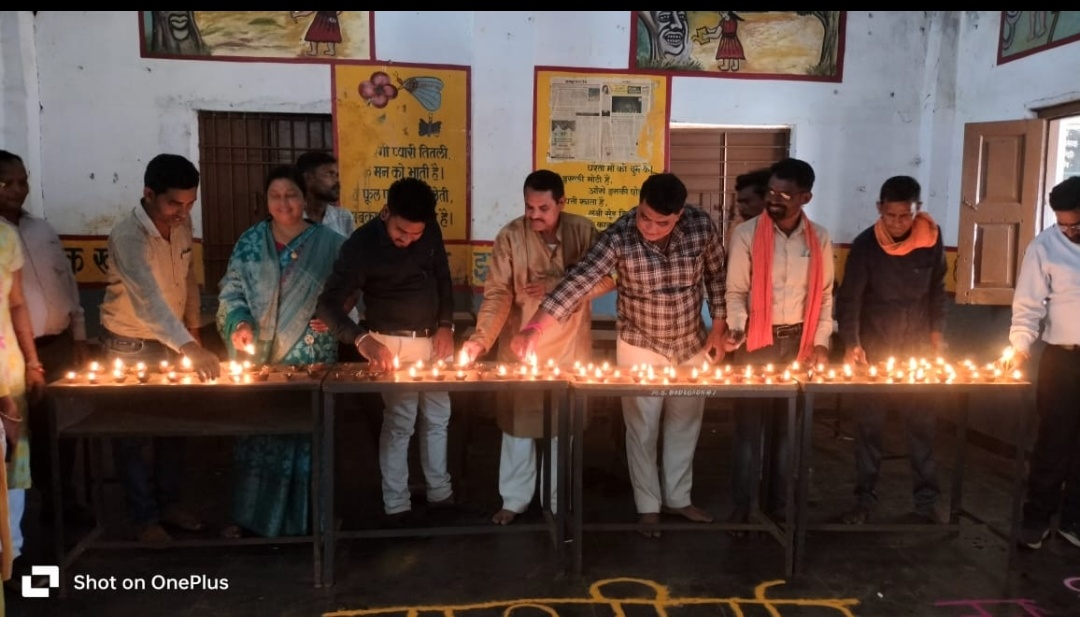दुर्ग प्रधानमंत्री श्री नरेंद्र मोदी जी की जन्म दिवस पर, ग्राम बोड़ेगांव के पंचायत भवन, स्कूल, आंगनबाड़ी केंद्र एवं ग्राम के चौराहा में आशीर्वाद का दीय जलाया गया।
