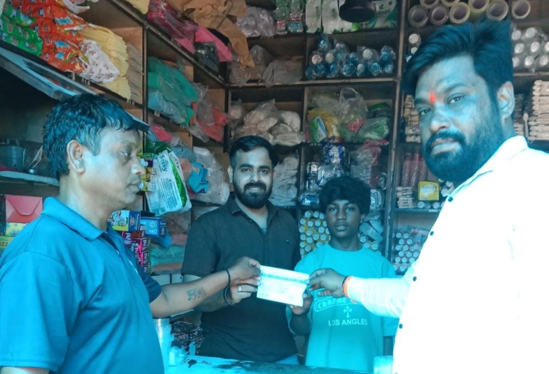 दुर्ग।प्रतिबंधित प्लास्टिक के खिलाफ निगम की सख्ती इंदिरा मार्केट की पांच दुकानों पर कार्यवाही।