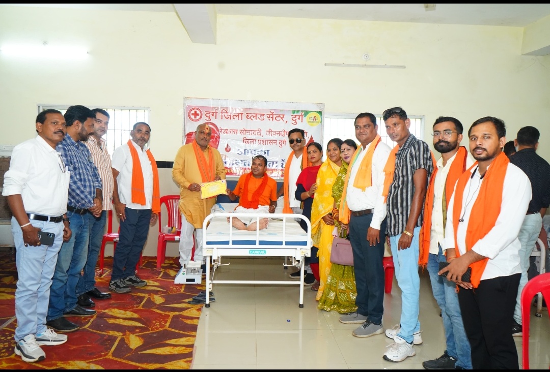 दुर्ग। सेवा संकल्प अभियान के तहत भाजयुमो द्वारा ऊतई में विशाल रक्तदान शिविर,25यूनिट रक्तदान कर युवाओं ने दी मानवता की मिशाल।