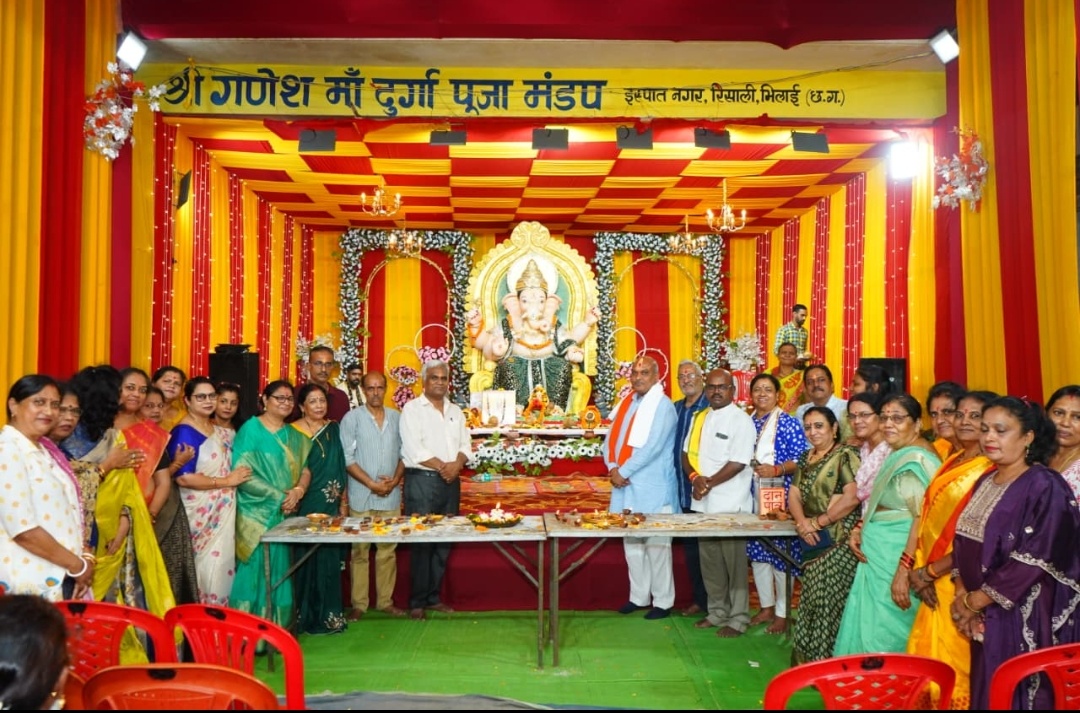 दुर्ग।विधायक ललित चंद्राकर ने रिसाली, vip नगर, इस्पात नगर ,समिति के गणेश पंडाल में की पूजा ,अर्चना कर लिया आशीर्वाद।