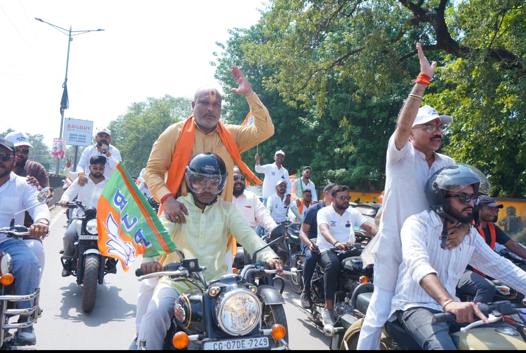 दुर्ग।गुजरात के बडनगर से नदियों का जल लेकर वाराणसी निकली जल जन कलश यात्रा दुर्ग पहुंची।