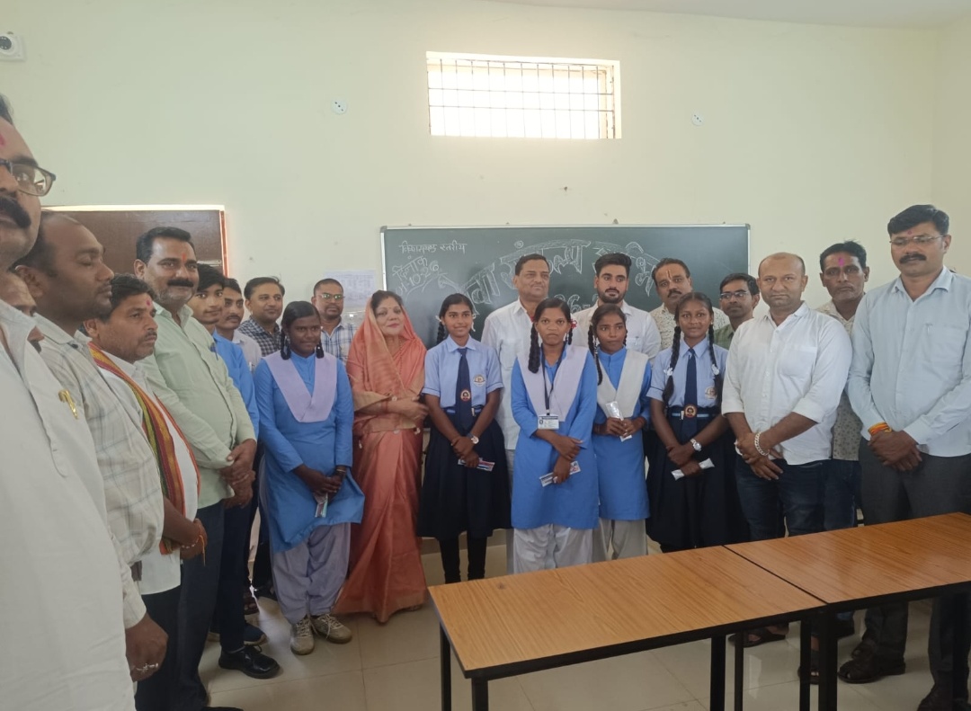 धमधा। सेवा संकल्प अभियान के द्वितीय चरण में हाई स्कूल एवं हायर सेकेंडरी स्कूल केविद्यार्थियों में दिखाई प्रतिभा।