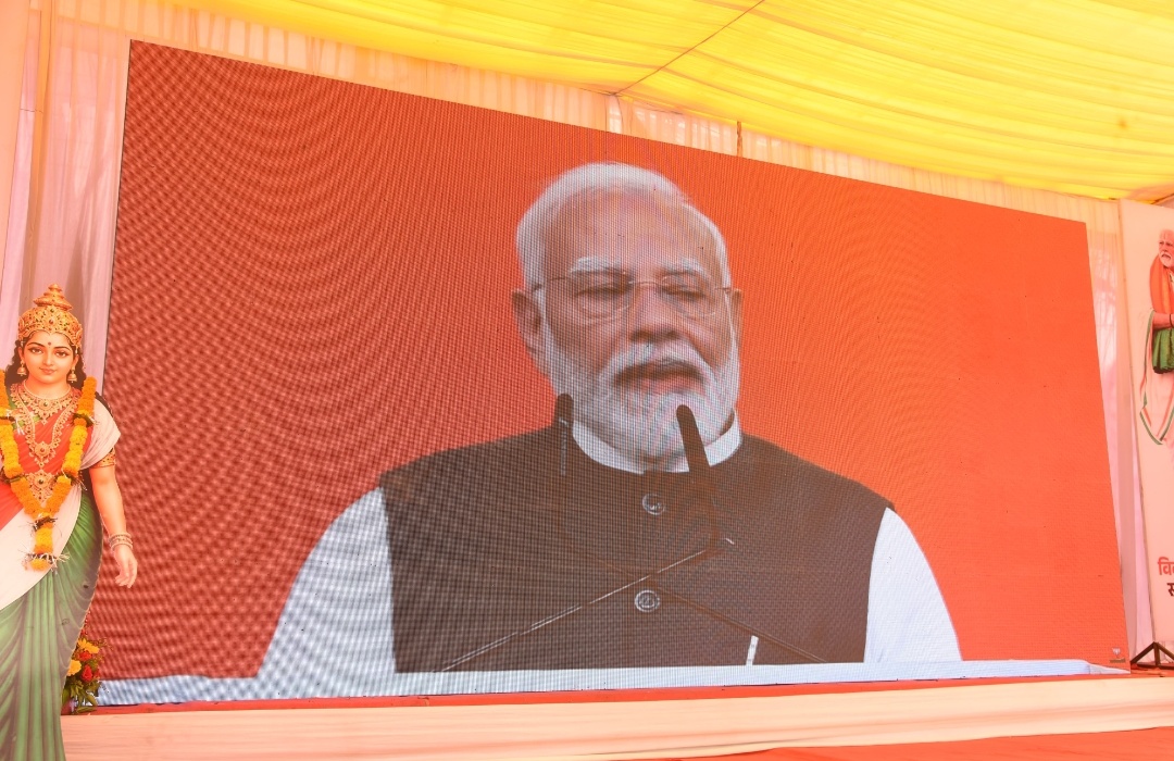 दुर्ग।सेवा ज्योति कलश यात्रा व सेवा के संग रंगोली के साथ विकसित भारत 2047 का लिया संकल्प प्रधानमंत्री श्री मोदी ने दिया वर्चुअल संदेश।
