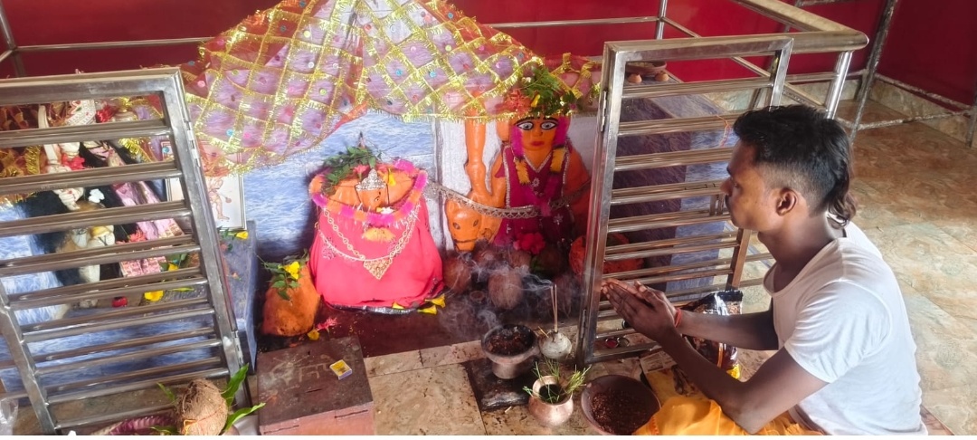 दुर्ग।ग्राम नंदकठी के मां शीतला मंदिर में 64 मनोकामना ज्योति प्रज्वलित।